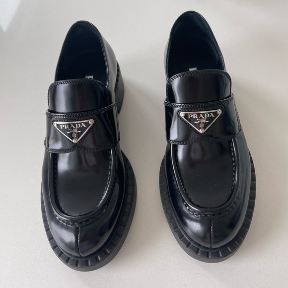 BRAND NEW Prada logo loafers - Picture 1 of 11